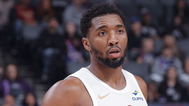 米切尔vs国王集锦 独砍35分末节力挽狂澜收下胜利