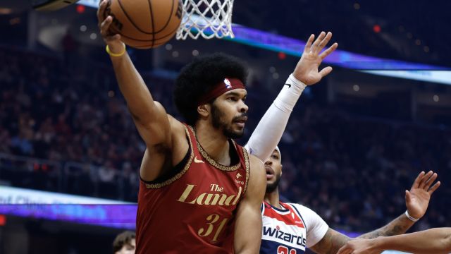 奇才101-140骑士 斯特鲁斯24分艾伦两双骑士主场大胜奇才