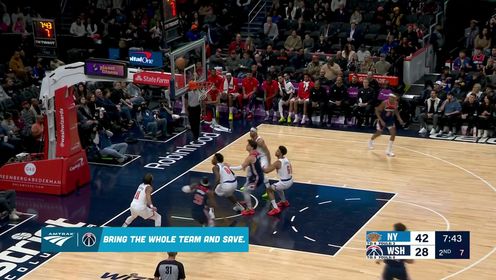 《NBA全场集锦》险些变成6打5 库兹马等待替换上场差点走进场内