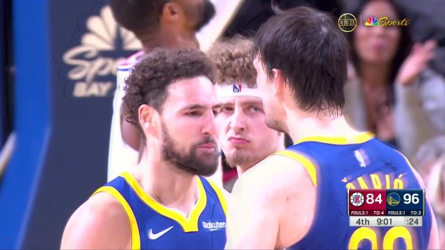 继续拉开分差！汤普森不惧对抗面对防守打进