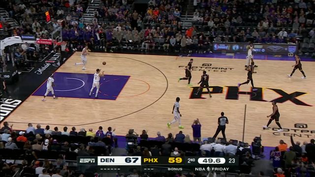 历史性的一刻！ 杜兰特上篮命中 成功升至NBA历史得分榜前十