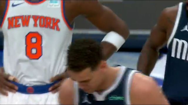 尼克斯vs独行侠英文原声全场回放