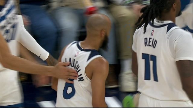 唐斯鬼手一掏精准断球 康利不看人背传麦克劳克林反手上篮