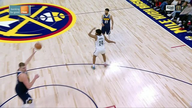 串联内外！约基奇先妙传戈登空接扣篮 随后锁定小波特命中三分