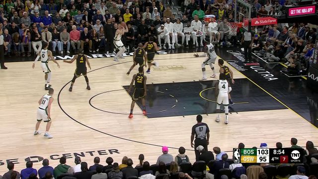 保罗炮弹长传策动快攻 维金斯直插篮下从容上篮