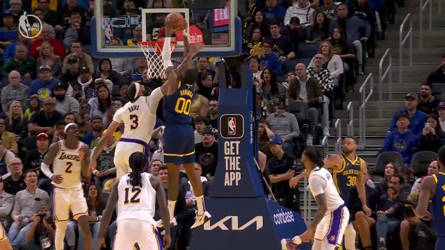 天降神兵！库明加篮下一跃而起潇洒补扣燃爆全场