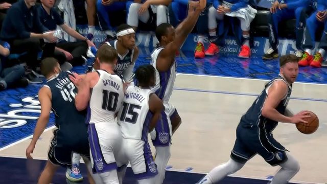 得分手拿把攥！ 东契奇虚晃转身后仰稳稳命中