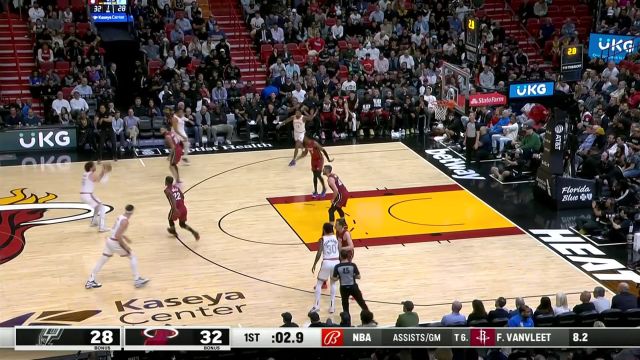 桃花影落飞神剑！奥斯曼高难度弧顶三分自信出手打板命中