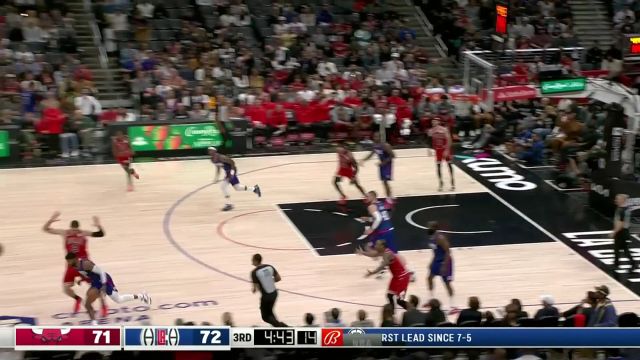 德罗赞传球失误 乔治反击飞扣点燃鲍尔默