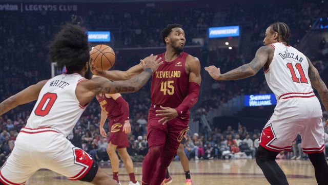 公牛105-108骑士 米切尔30+6+7德罗赞24+6 骑士险胜公牛