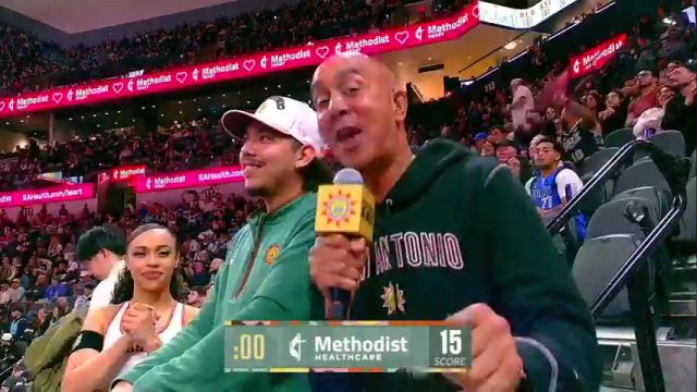 NBA常规赛：独行侠vs马刺第2节英文原声回放