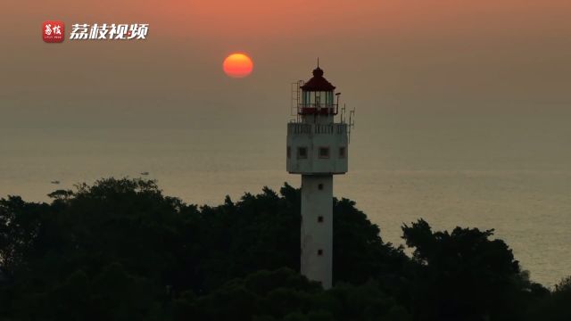 万丈光芒染海风!北海涠洲岛海上日出如梦似幻