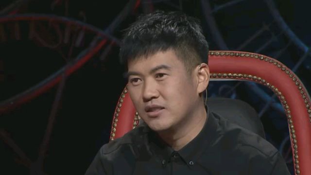 儿子开公司,继父秒变铁粉,现场伴舞“我骄傲”