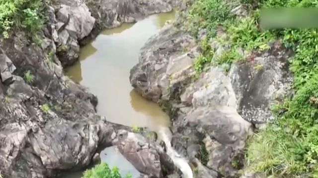 海南:小水电站无人监管,致下游河道断流河床裸露