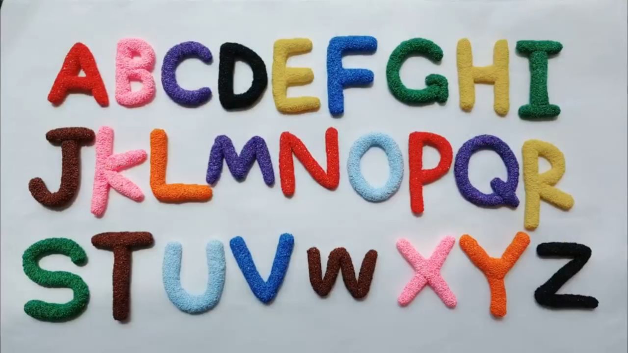 用彩色黏土制作卡通字母(a-z)!