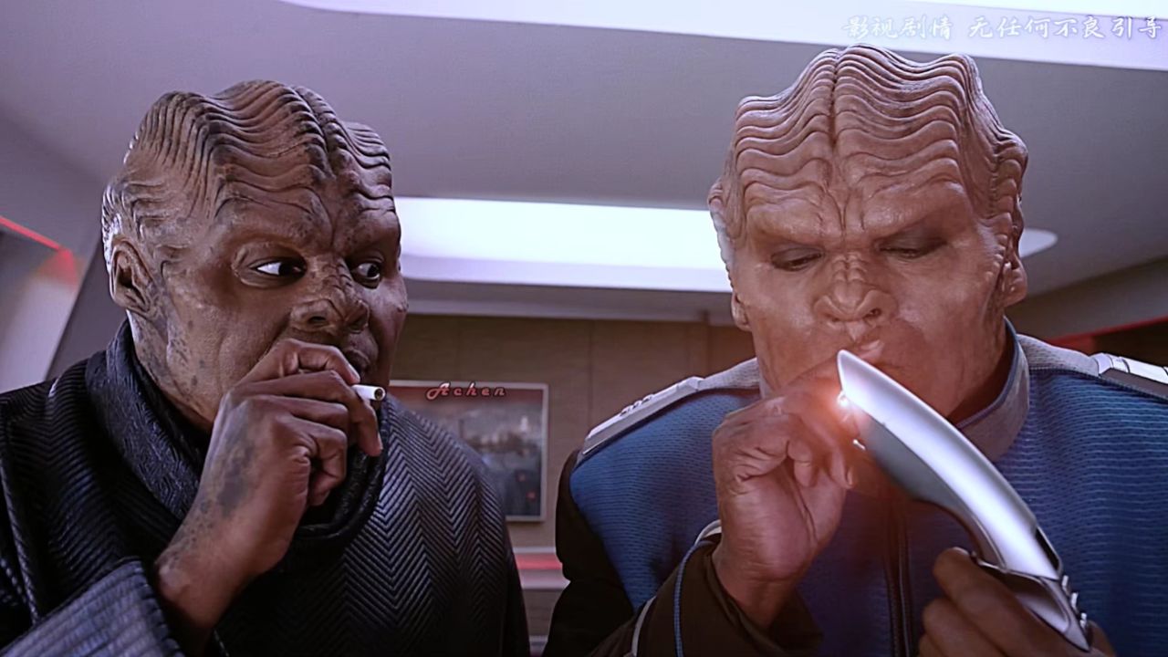 当外星核桃人爱上现代人的喜好,抽华子蹦迪样样不能少!