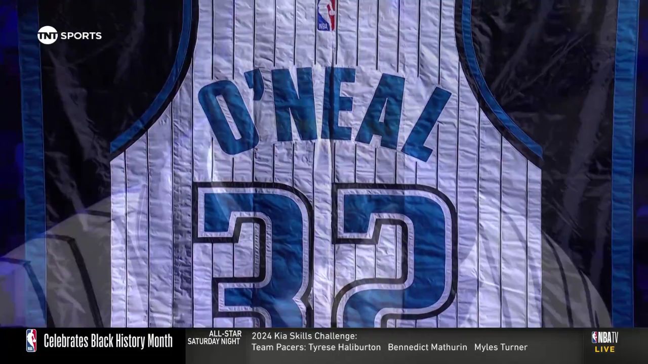 7815魔术正式退役奥尼尔的32号球衣!