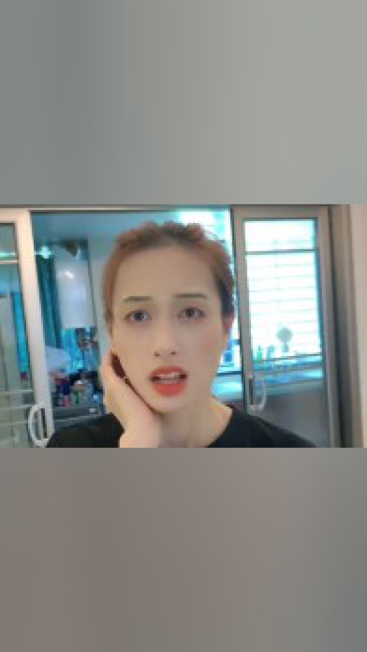 这?小妹回来了?