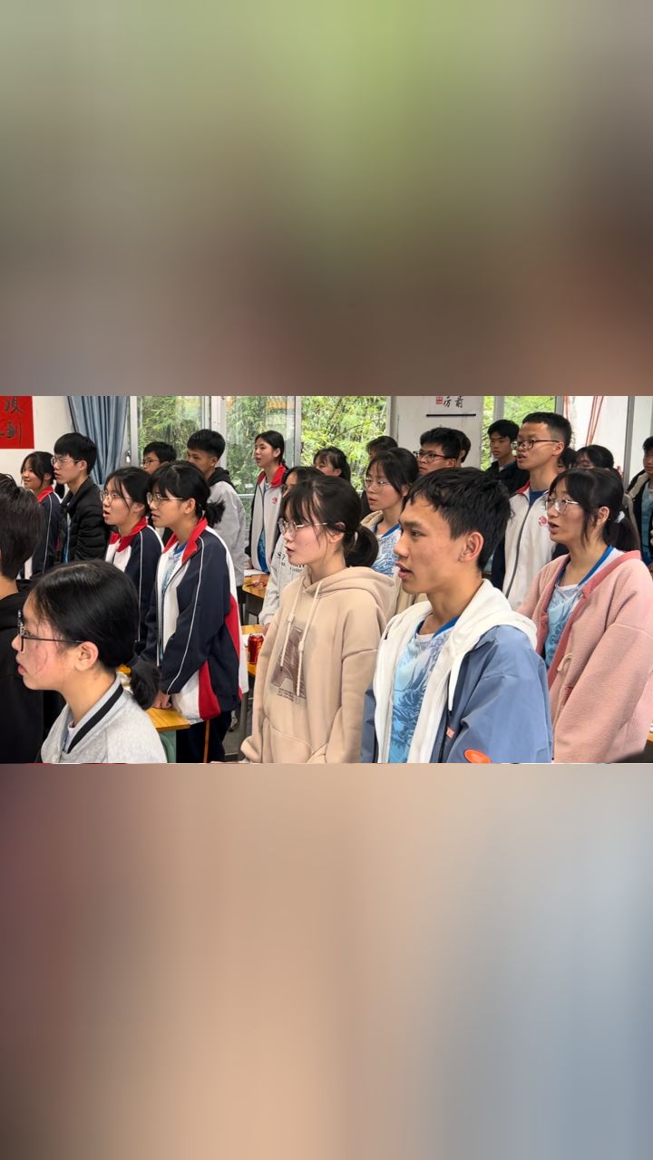西江中学课堂学生唱歌