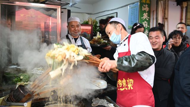 甘肃天水美食崛起,麻辣烫成新网红,爆火原因在哪里?