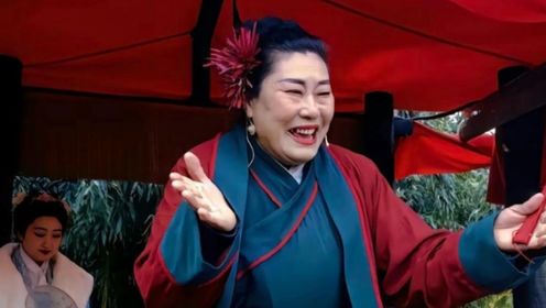 河南"王婆"扮演者火了,嗓子都说哑停工两天,回应走红格局超大