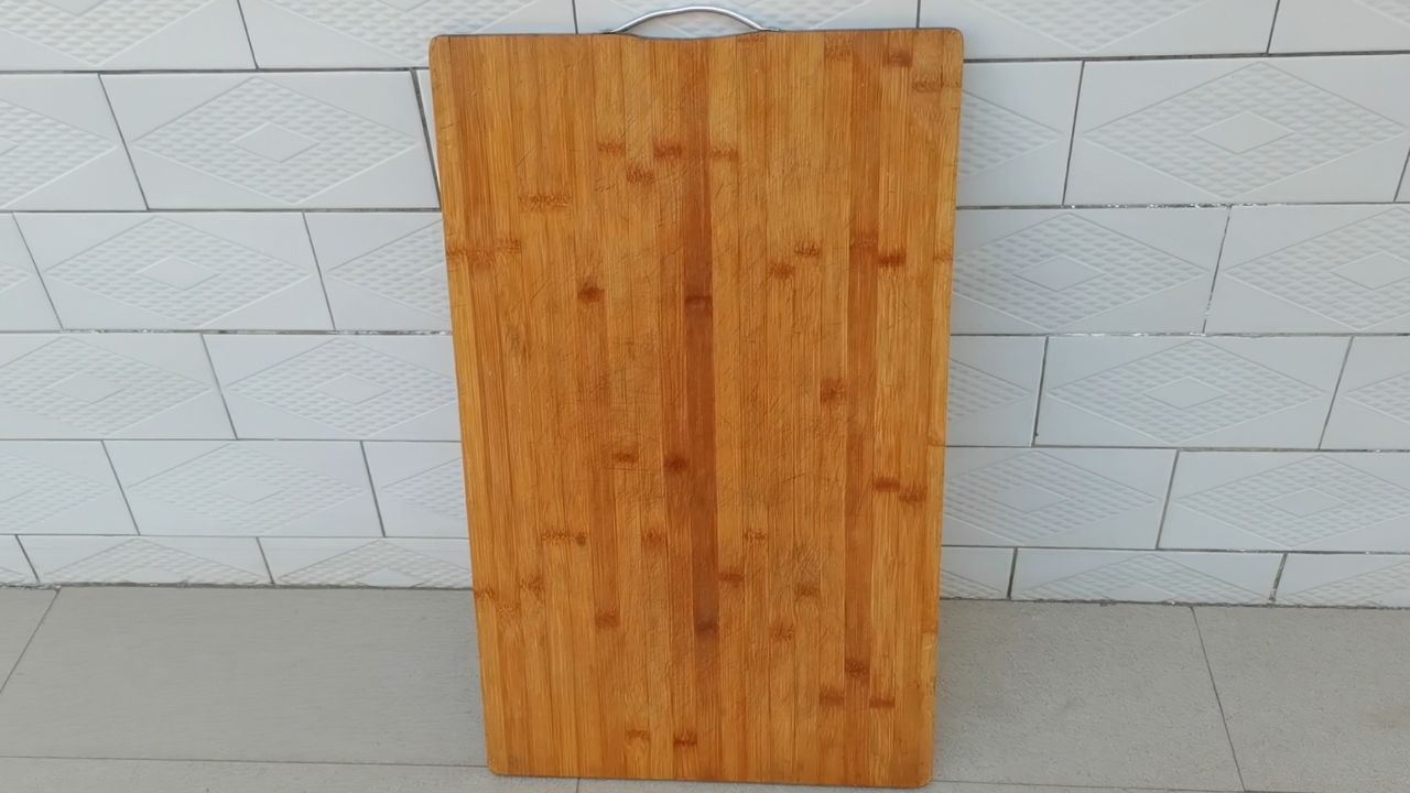 新买的菜板先不要用,教你这样保养,菜板再也不 会开裂发霉,后悔白活了