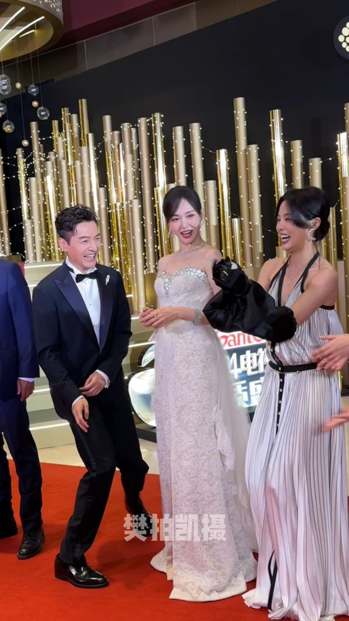 上海阿哥阿姐们的欢乐瞬间#2024电视剧品质盛典 #胡歌 #唐嫣 #辛芷蕾