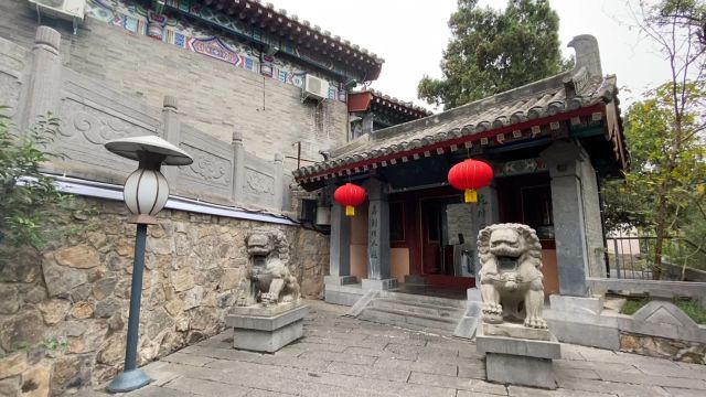 香山寺,紧邻龙门石窟,晚年的白居易久居此地,是难得的风水宝地