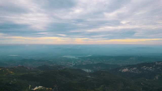 ...清明假期四大美女花神降临沂山,带游客迎春纳福,祈福许愿.更有《筝绘春山》、《极顶飞仙》、《东镇书生》、《神龙侠客》等NPC互动展演.