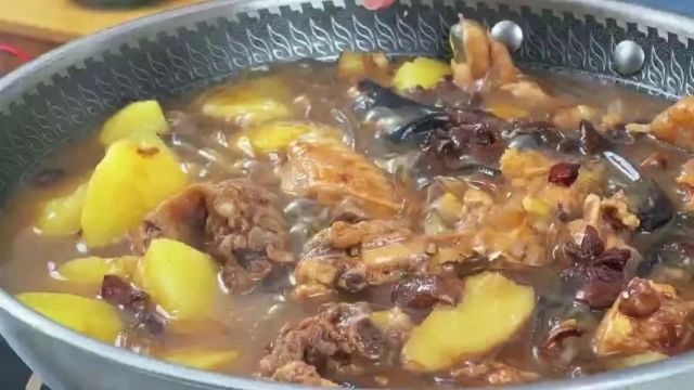 跑山鸡真香!大山散养,回味小时候的鸡肉味儿