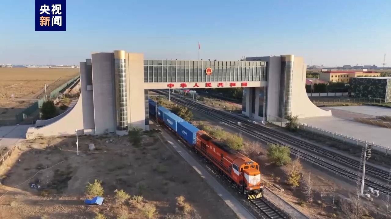 今年以来二连浩特铁路口岸中欧班列货运量突破100万吨
