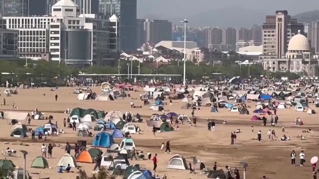 海边帐篷连成片