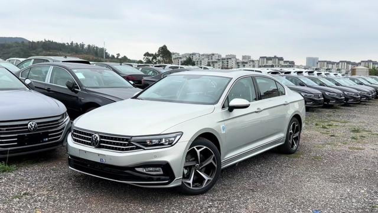 今天到了一台凯撒金迈腾,给大家详细介绍一下 #迈腾 #厂庆够实惠