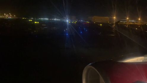 夜航起飞 浦东机场的夜景很美 #飞机 #夜间飞行 #飞机上的美景 #起飞🛫 #一起看飞机