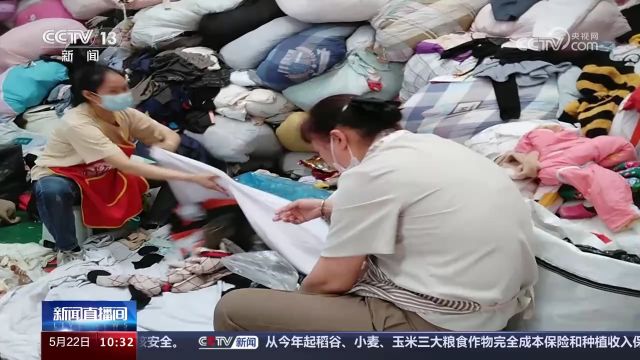 揭开“尾货孤品”真面目 污损旧服装摇身一变成直播间“精品货”