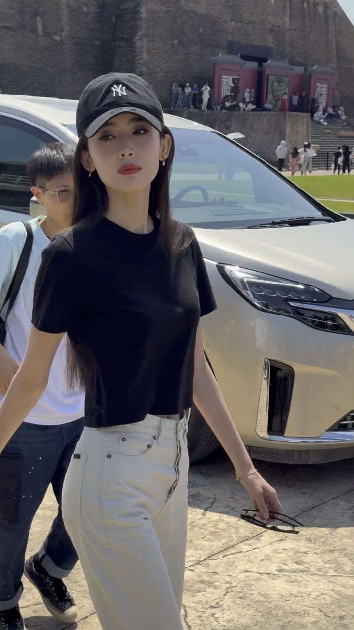 古力娜扎参加新剧赴山海开机仪式,太美了叭