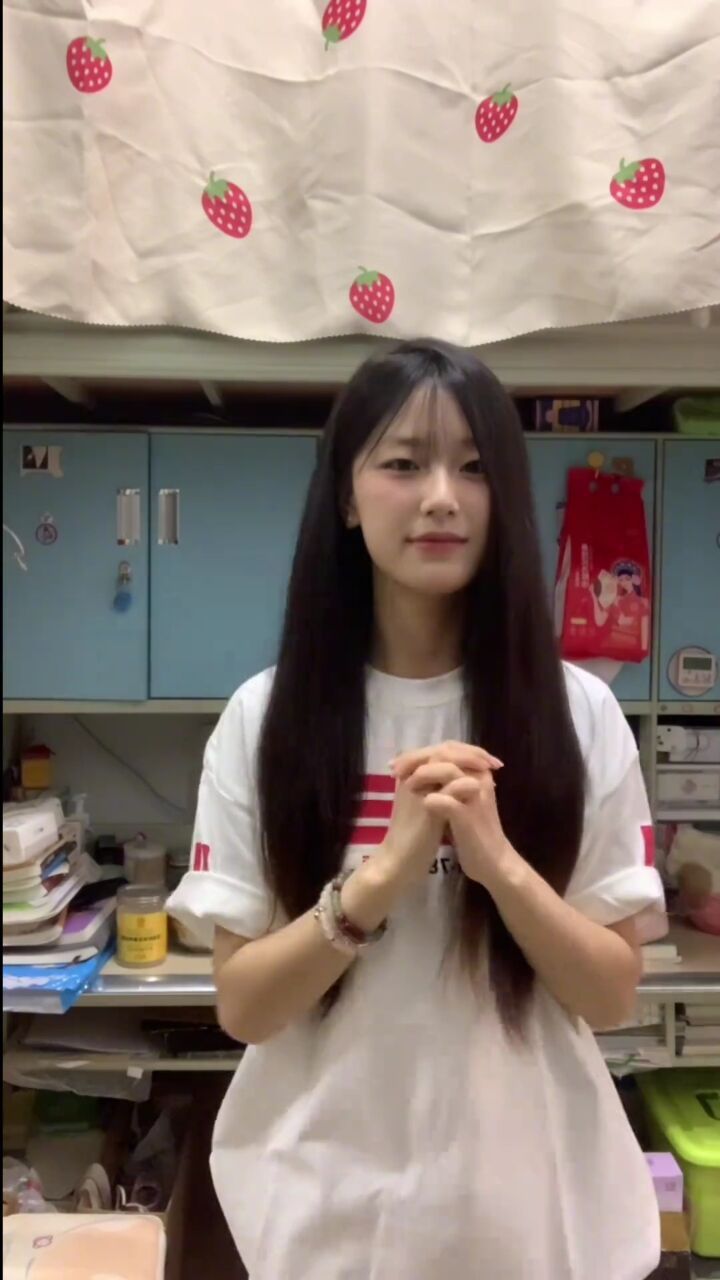 卖萌 #表演秀 #手势舞 #美女摇 #清纯妹子