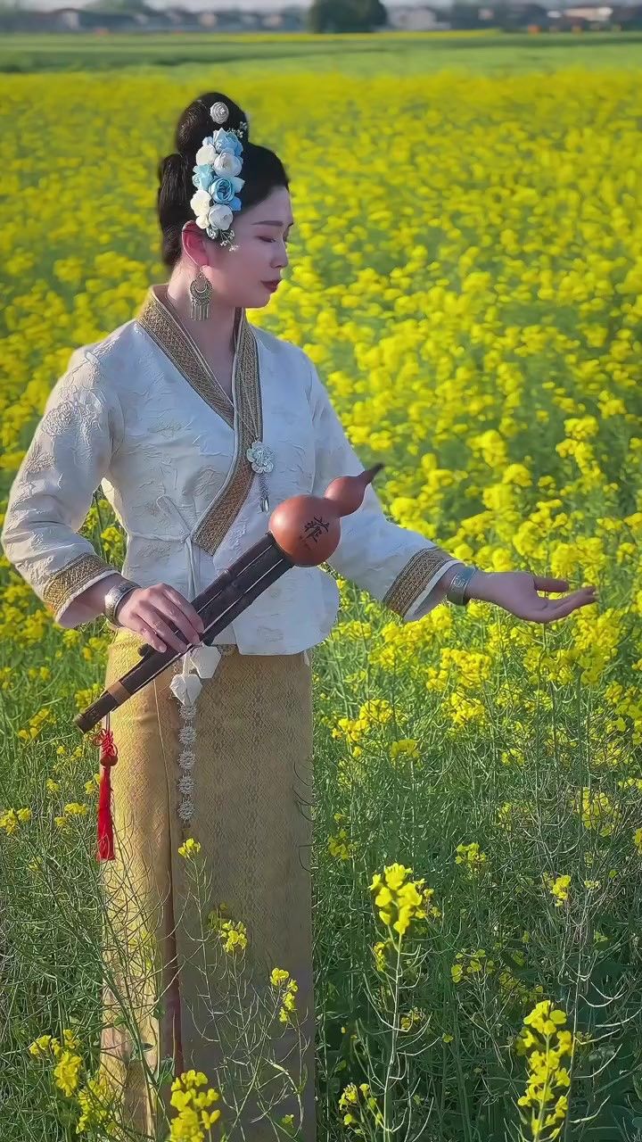 用f调葫芦丝演奏一曲经典葫芦丝独奏曲《竹楼情歌》#葫芦丝#音乐