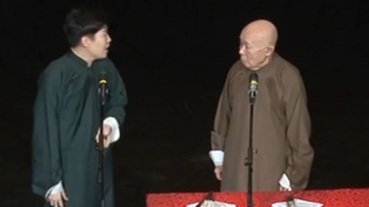 李增瑞想在台上唱歌,李涵不乐意了,怕把观众吓跑