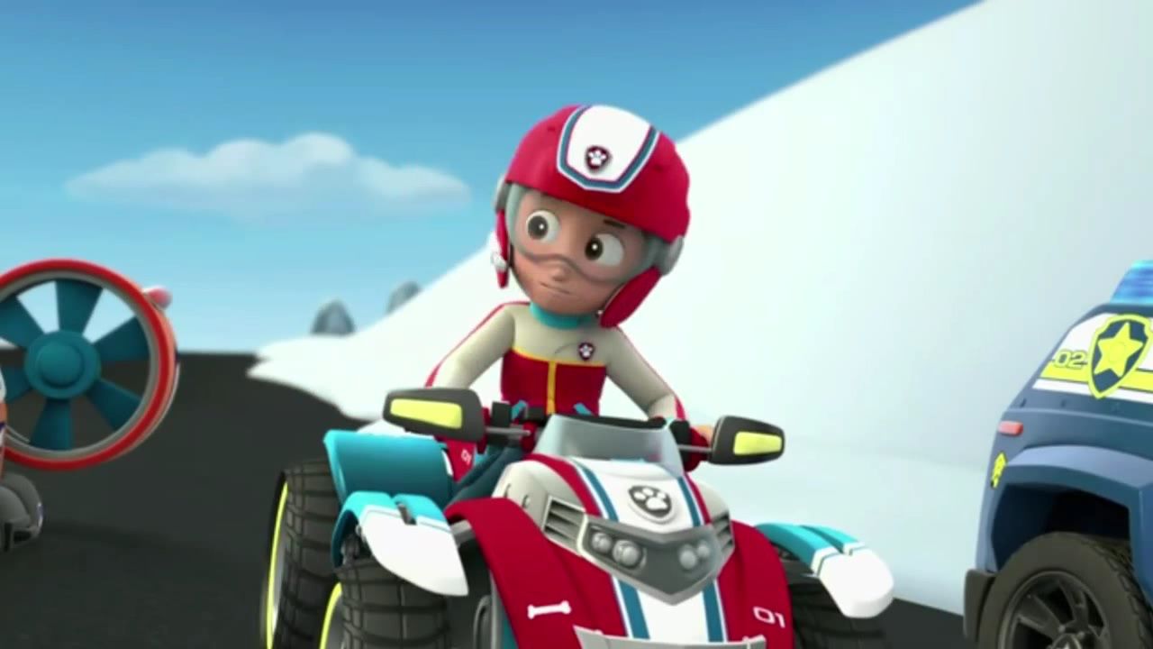 波特先生的车不小心滑到冰面,还载着汪汪队员们的食物呢怎么办
