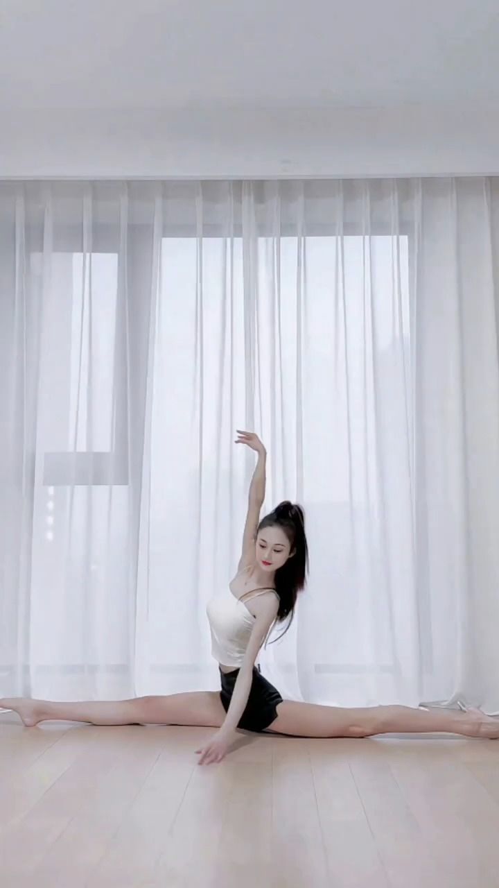 舞蹈基本功训练 #一字马 #颜值气质美女完美身材