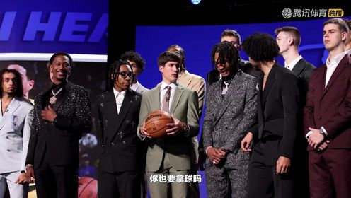 《芝加哥公牛》【回放】NBA夏季联赛：雄鹿vs公牛中文解说全场回放