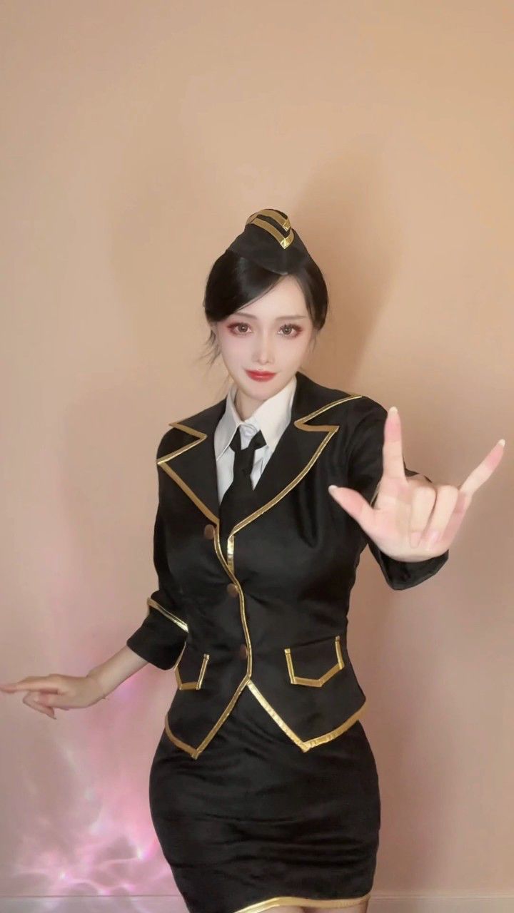 【cf】糟糕,被夜玫瑰硬控啦