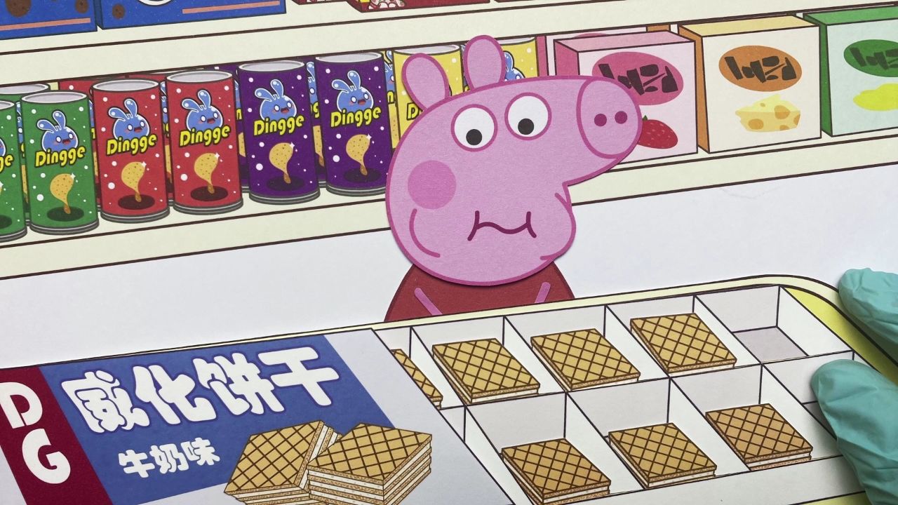 小猪佩奇试吃威化饼