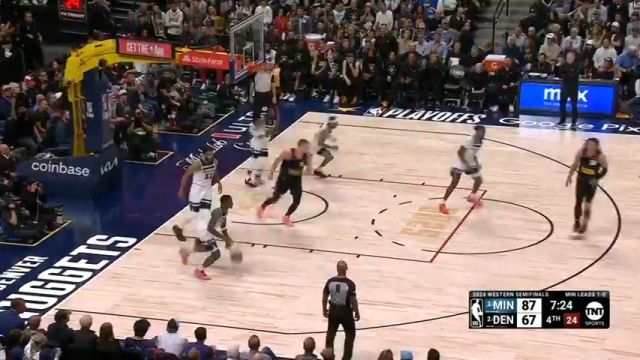 徐静雨比喻唐斯与约基奇对位：像高压锅卡住五花肉 逃脱不了