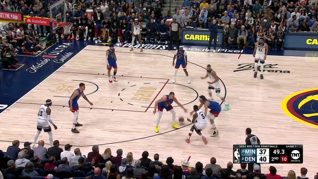 该站出来的时候从不手软 唐斯大空位三分一发入魂稳定军心