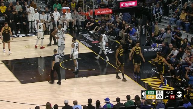 布朗被杰克逊-戴维斯封盖 皓篮球：这球让我想到了骑勇大战的詹姆斯和伊戈达拉