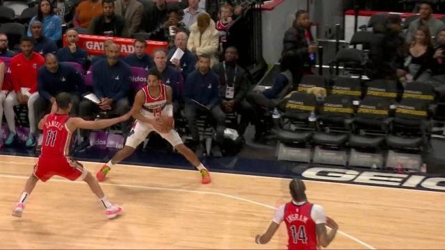 难度系数拉满！普尔强杀内线无惧防守 空中折叠后仰高难取分