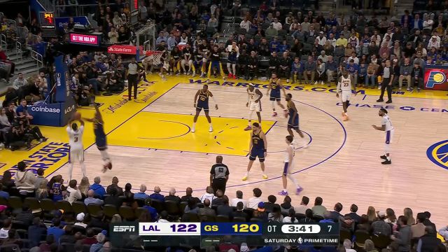 曾经的DPOY判断力！格林扑出防守送三分线外的浓眉遮天大帽