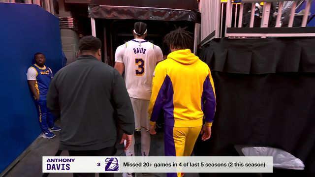 祸不单行！格林浓眉空中激烈对抗 后者痛苦倒地难以坚持跛行离场